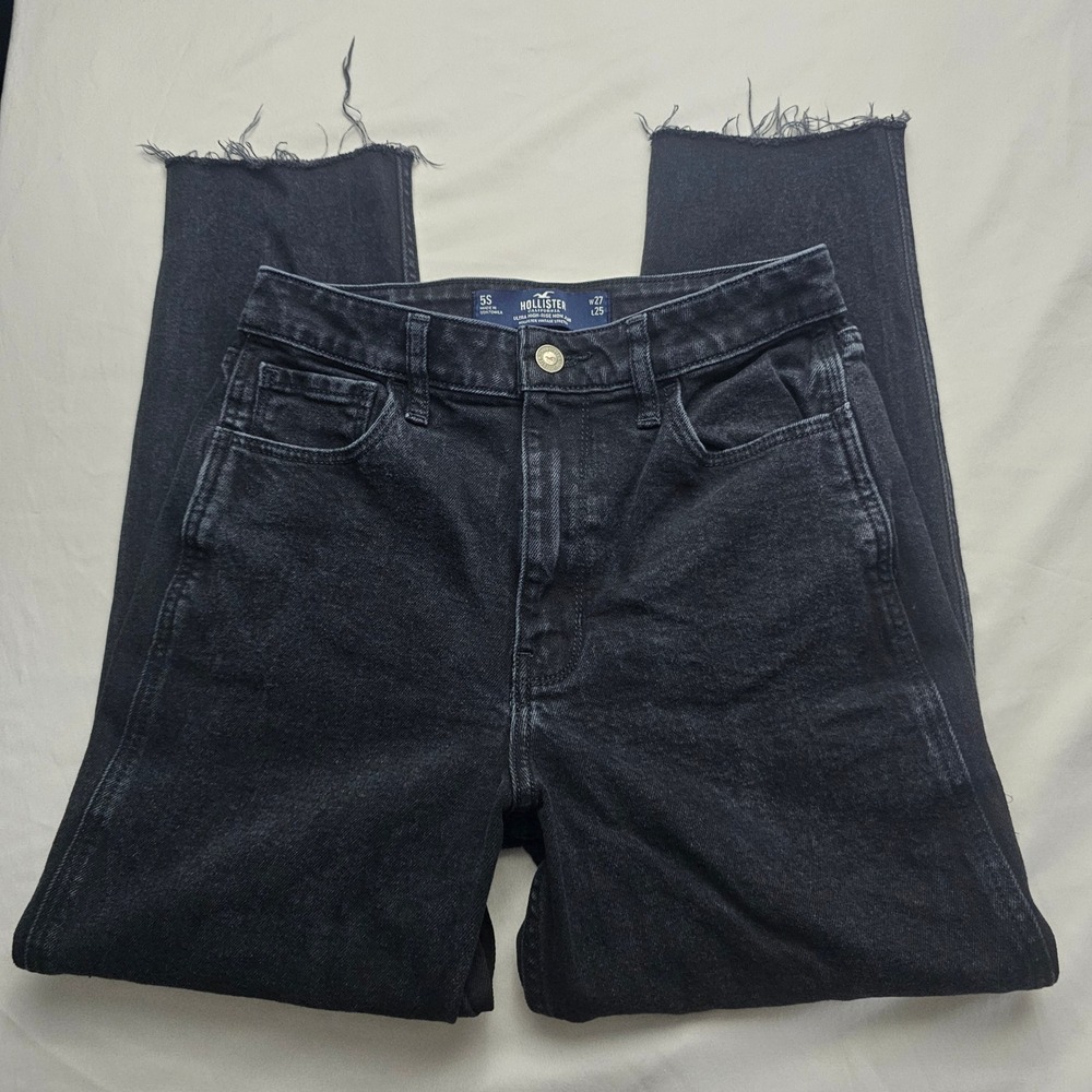 Hollister 5 Short Ultra High Rise Mom Jeans Faded Black Raw Hem 1397